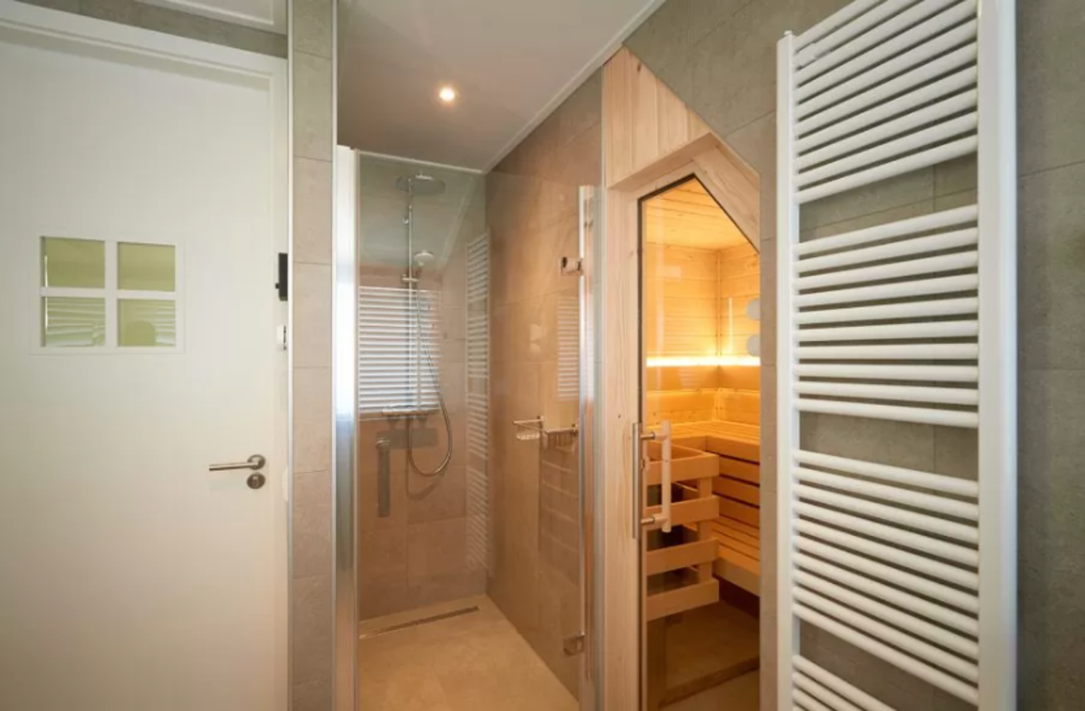 Foto's interieur 10-persoonsvilla PUUR Exloo