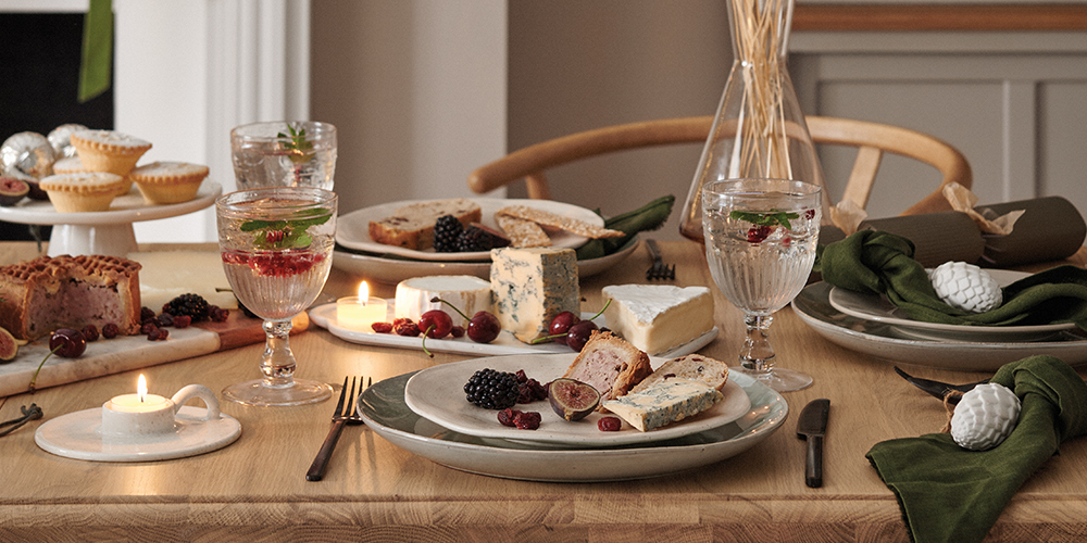 3731 ChristmasLookBook 1000x500px DiningTable 01