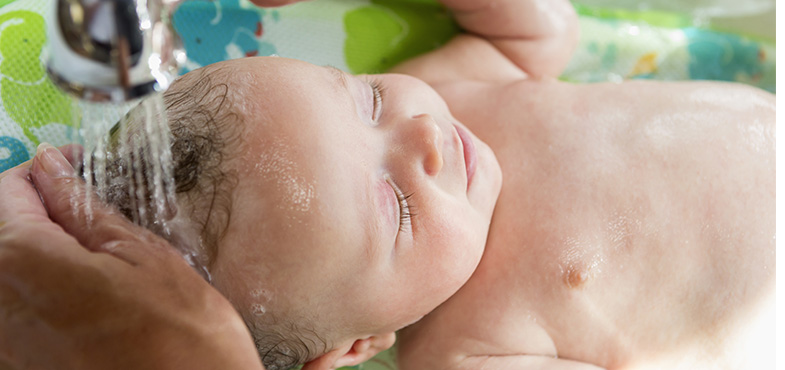 Giving Your Baby a Sponge Bath