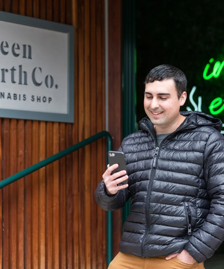 Cannabis Dispensary Mobile Apps: How to Turn Buyers Into Regulars