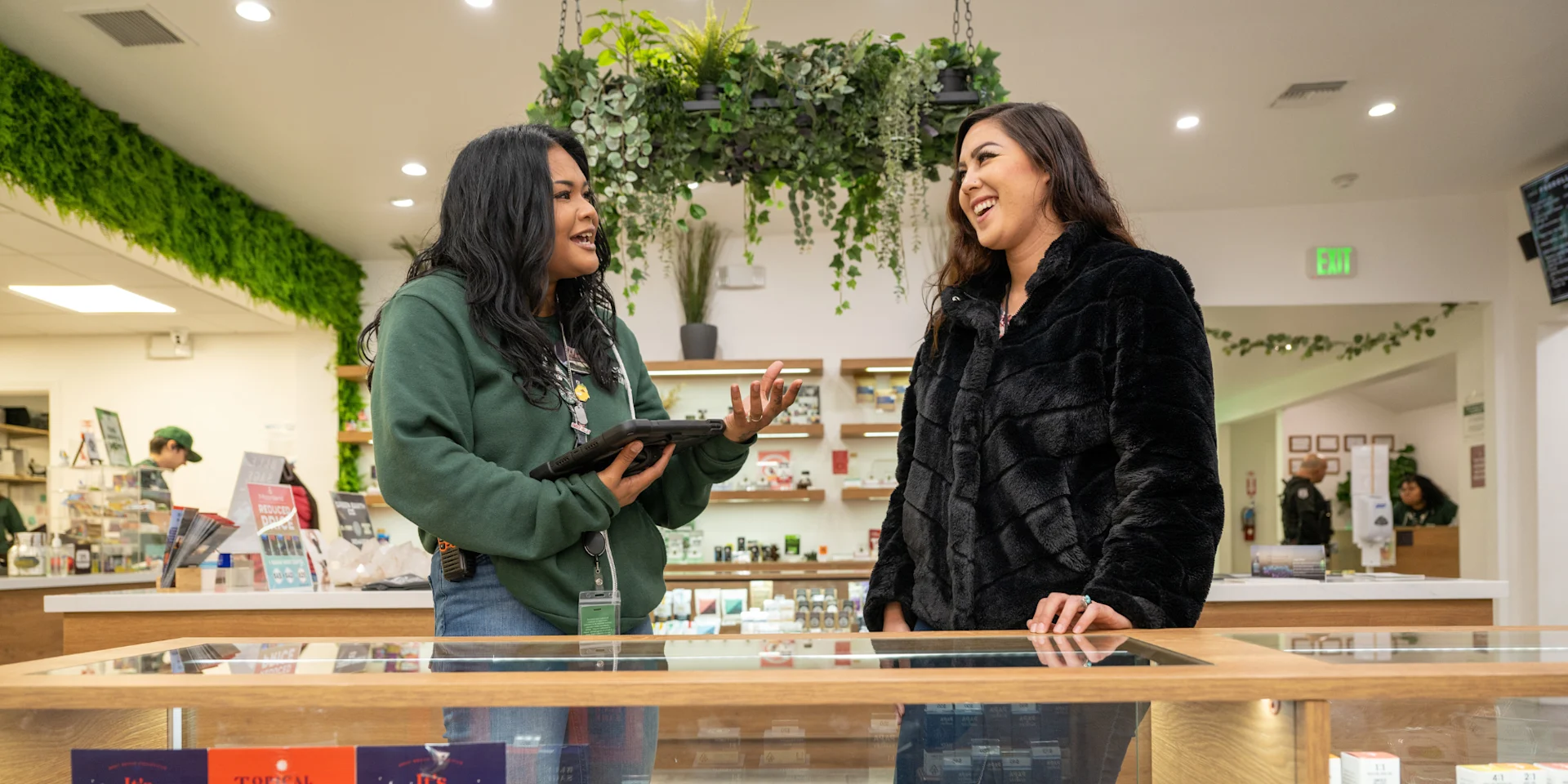 How to Improve the Customer Experience at Your Dispensary – Guide to turning one-time buyers into repeat customers.