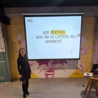 Natasha Razmoska presenting at a BizzBee Solutions business session