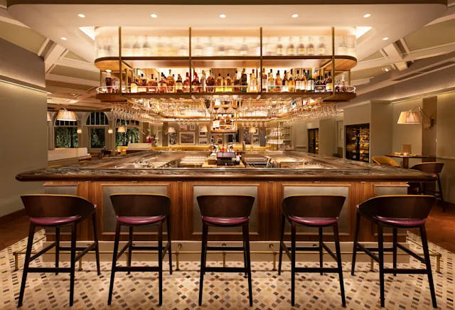 Henry's Palm Beach bar