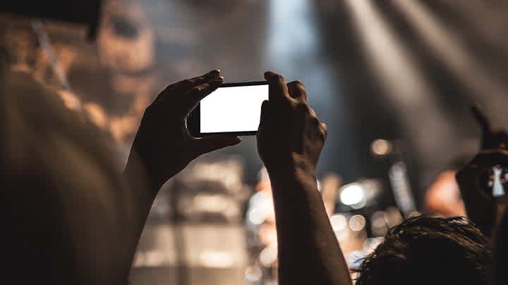 El impacto del celular en los niños pequeños