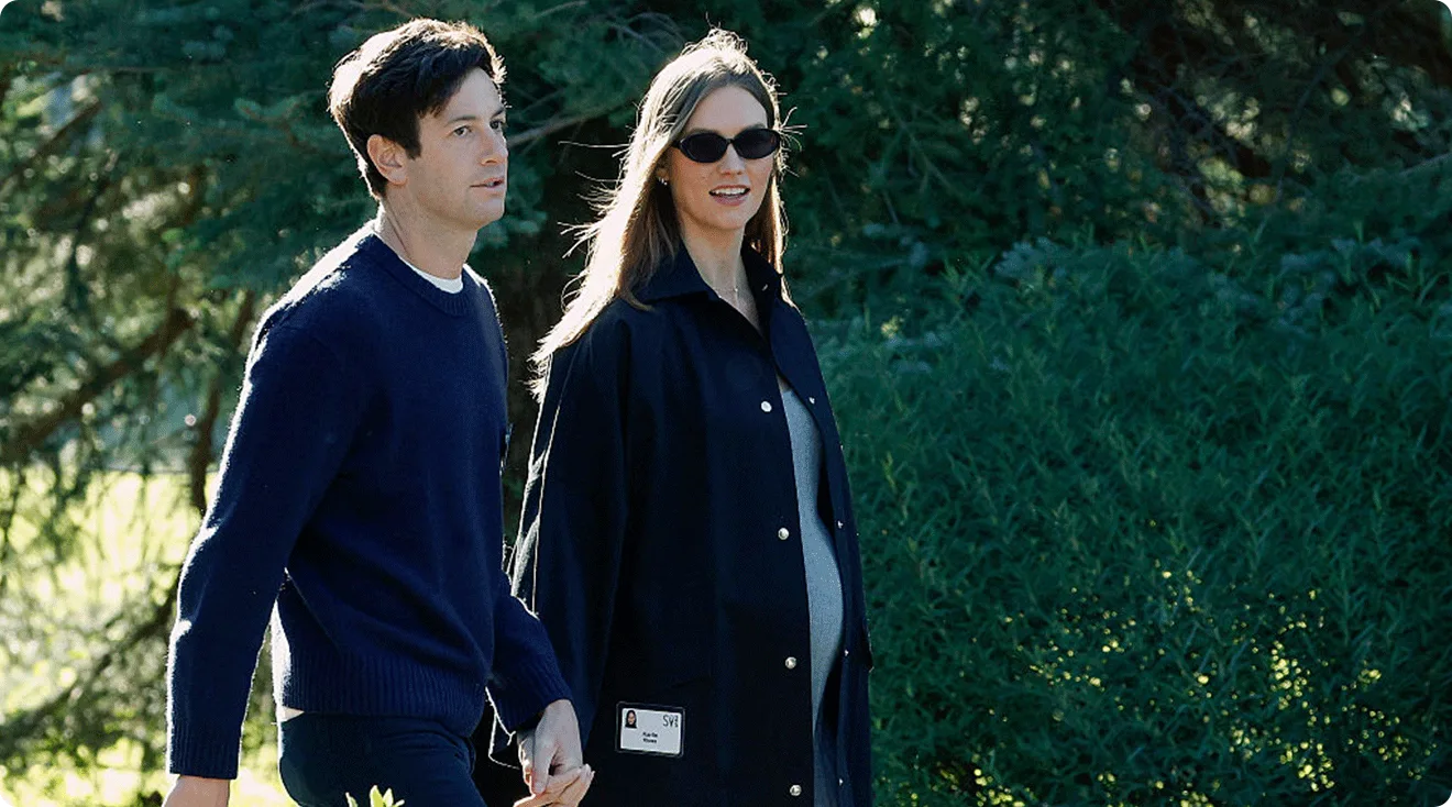 Joshua Kushner and Karlie Kloss walk to lunch at the Allen & Company Sun Valley Conference on July 10, 2025 in Sun Valley, Idaho