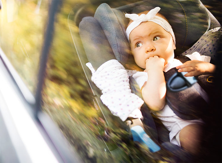 mom saves baby from hot car death by breaking car window