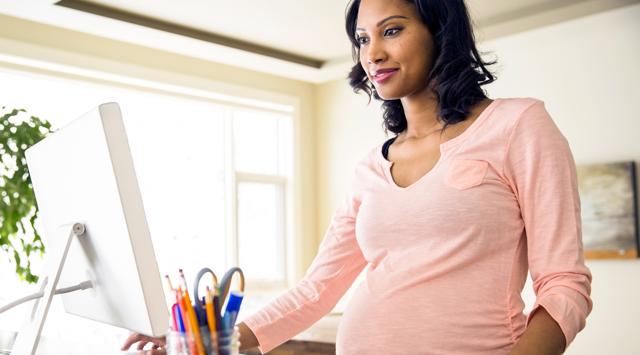 The 10 Worst Things About Being Pregnant At Work photo