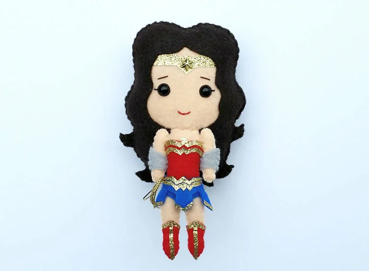 Книга из фетра принцесса. Wonder felt. Фетровые куклы с одеждой. Wonder felt. Кукла из фетра с одеждой на липучках.