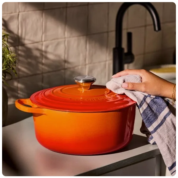 Le Creuset Signature Round Dutch Oven