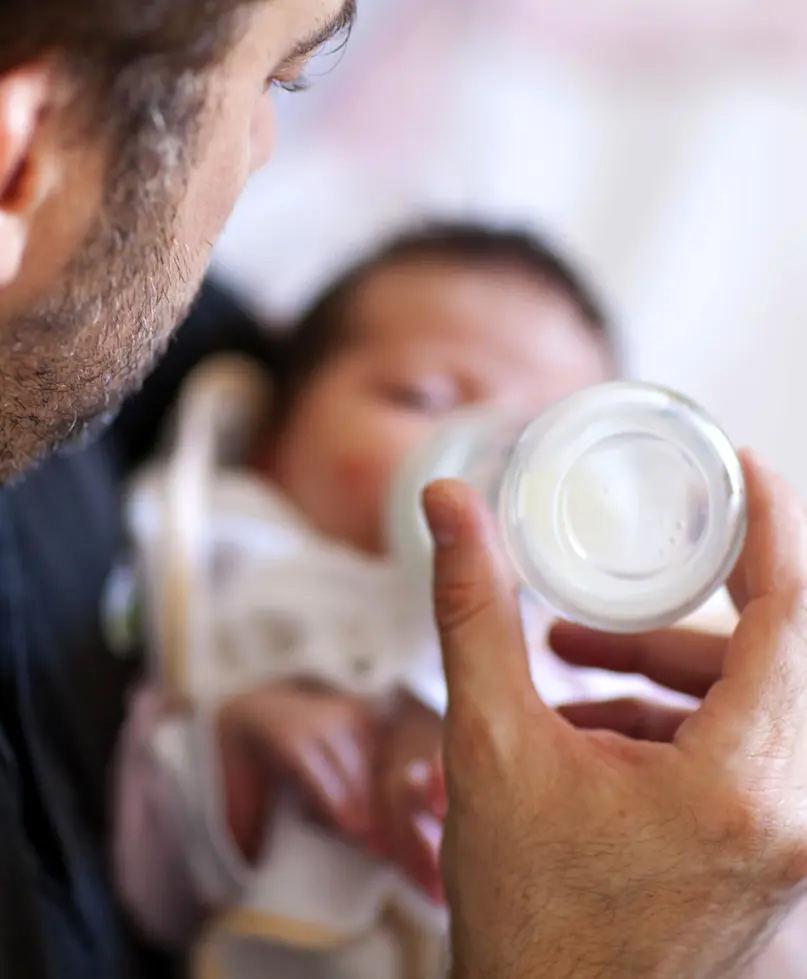 Distracted Baby or Full? – Help Baby Focus When Feeding