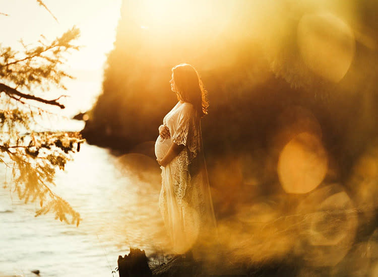 Baby Bump of the Month: On Location, Natural Light Pregnancy Photos