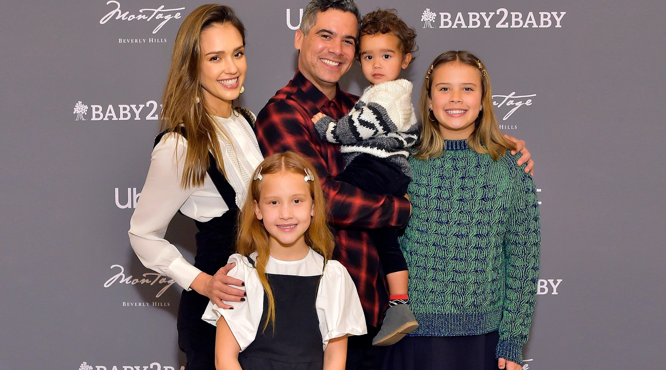 jessica alba with her family