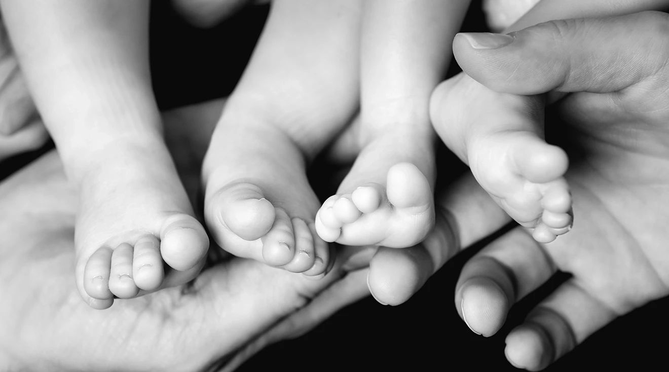 twin baby feet in black and white