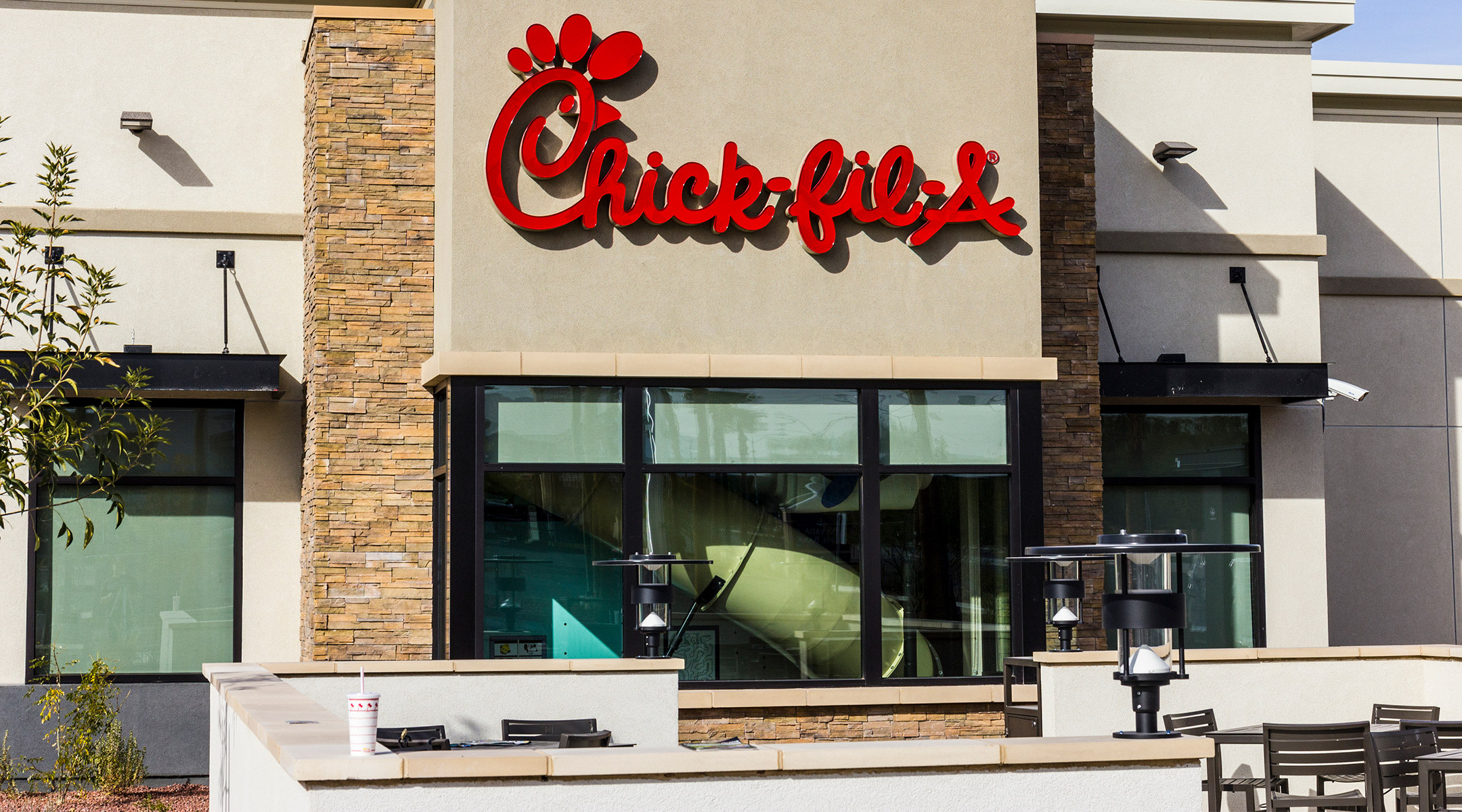 woman gives birth in chick fil a bathroom