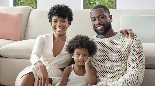 gabrielle union and dwyane wade smiling with their daughter 