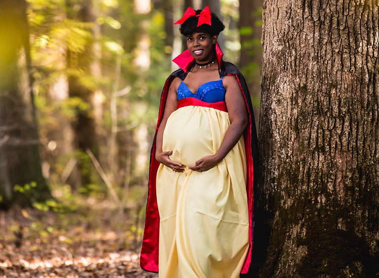 Snow White Pregnant Porn - 39 Creative Maternity Photo Ideas