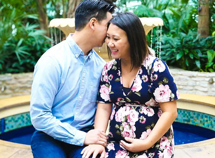Celebrate Your Bump with These 5 Eye-Catching Maternity Poses