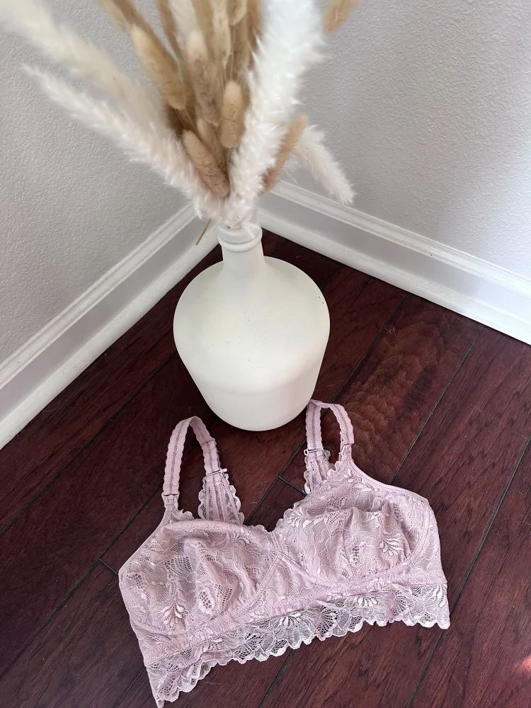 6 Pretty Lace Nursing Bras That Will Make You Look and Feel Sexy (and Tips  on How to Choose The Best Products) - Mimba Chic