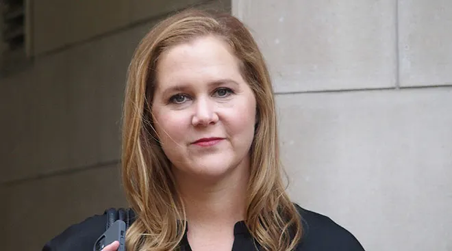 amy schumer on set of life & beth in new york city