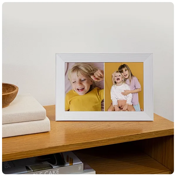Aura Frames Carver Mat 10” Digital Frame