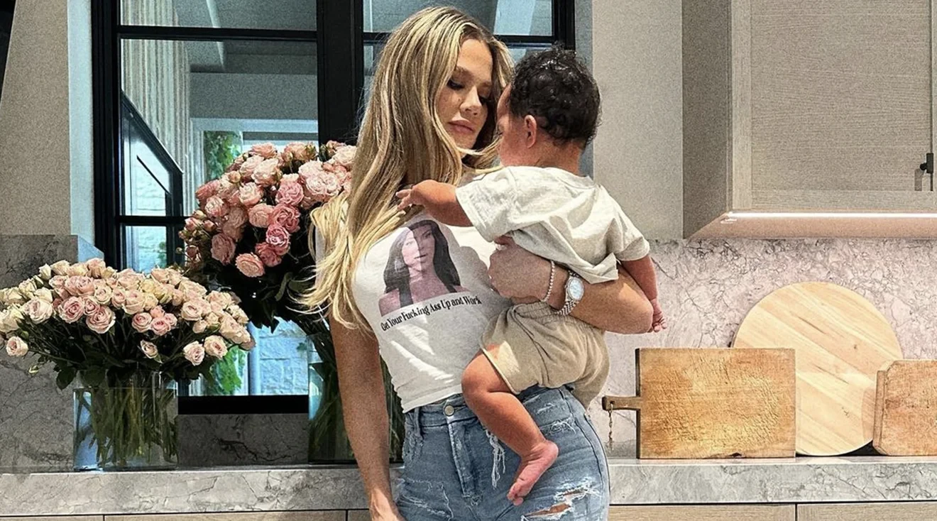 khloe kardashian with son at home