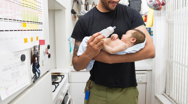 Dads Breastfeeding Hack Gets Baby To Bottle Feed