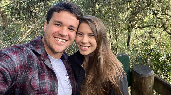 bindi irwin and chandler powell reveal the sex of their baby
