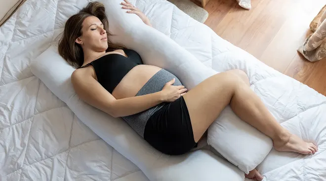 How to sleep with a pregnancy pillow? 4 best sleeping positions