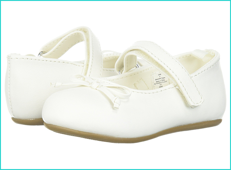 white walking baby shoes