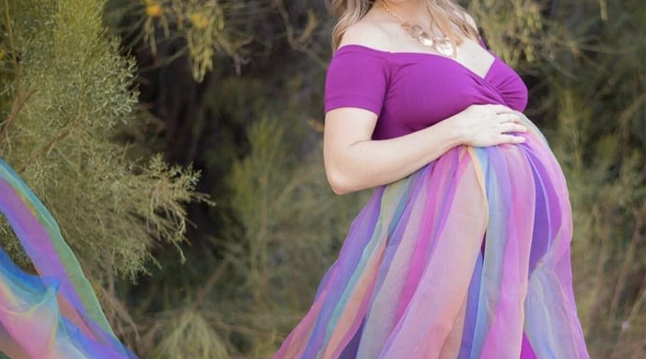 These  maternity dresses are cute + comfy for summer