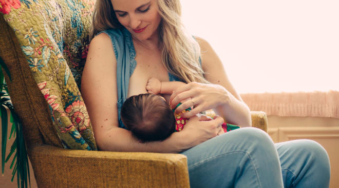 Overcoming Breastfeeding Problems: Leaking breasts - Baby Friendly  Initiative