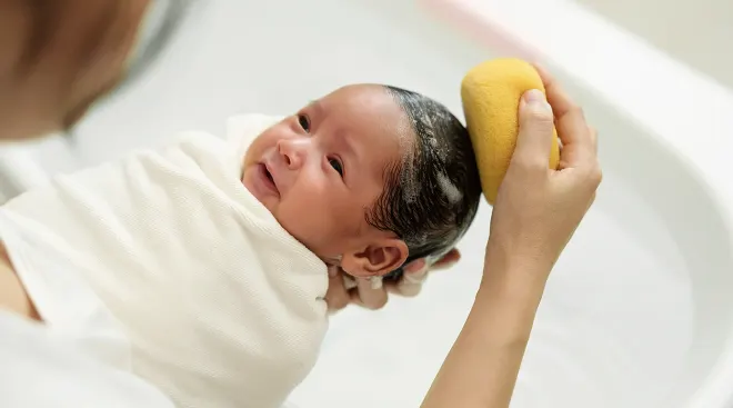 When to give on sale newborn a bath