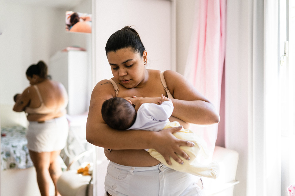 Only One Breast Works When Breastfeeding? 5 Reasons Why