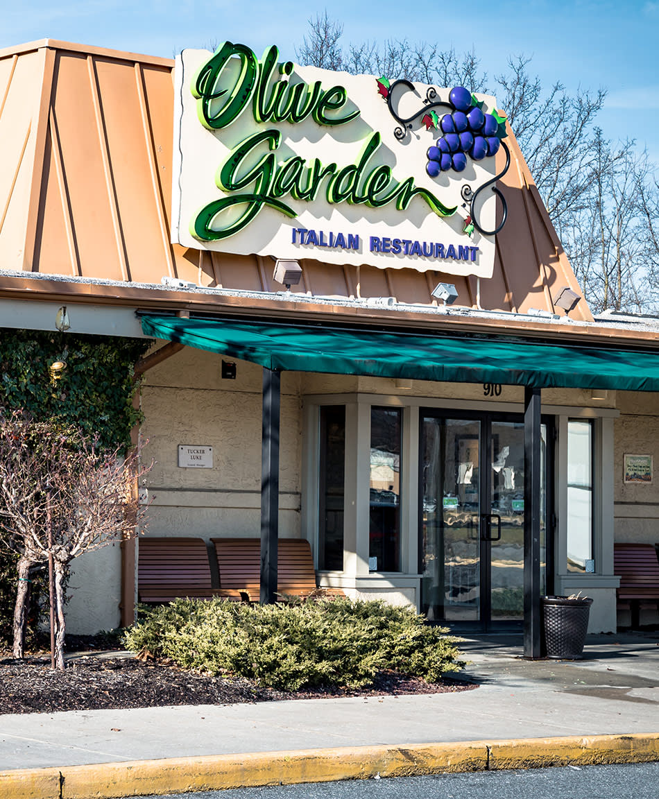 Olive Garden Waitress Saves Children From Allegedly Abusive Home