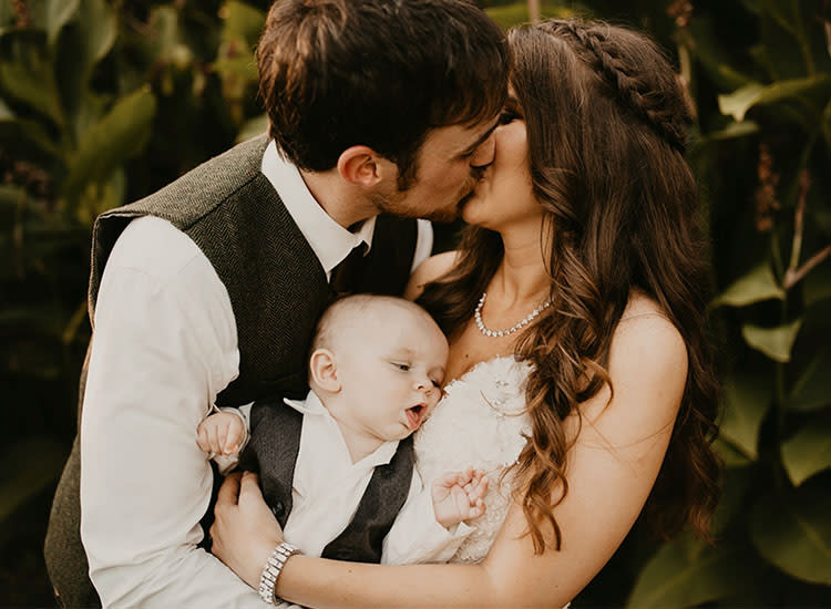 Romances And Lip Kiss Boob Breastfeeding Videos - Baby Interrupts Parents' Wedding Photos For Milk