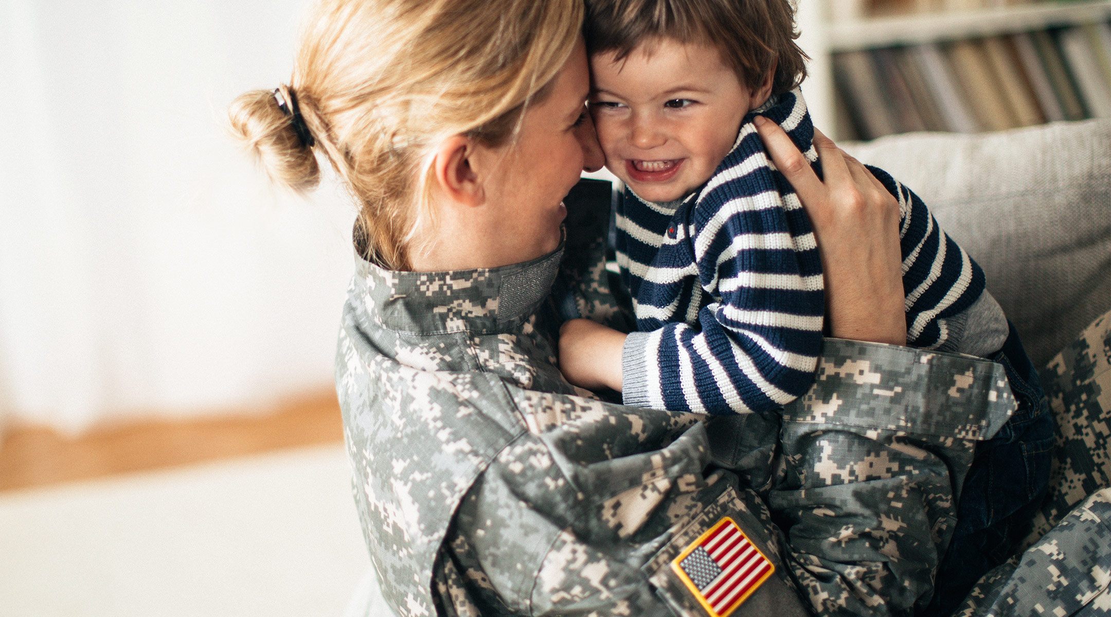 military mom homecoming, hugging toddler son