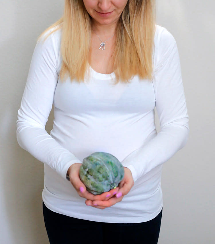 How Big Is Baby Moms Demonstrate With Fruits How Big Is Baby Moms Demonstrate With Fruits