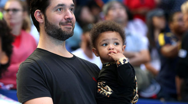 alex ohanian holding toddler daughter