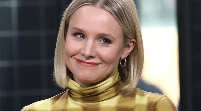 Kristen Bell shows off post pregnancy figure on set as mystery