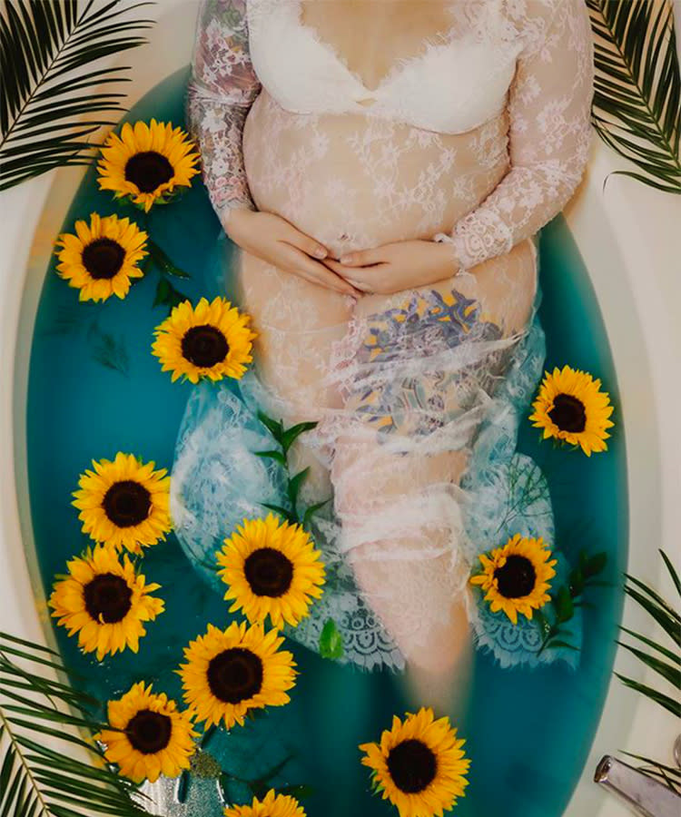 The beautiful @tamikahayley soaking up the sun in her Maternity