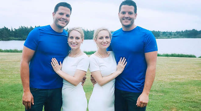 twin couples announce pregnancies at the same time