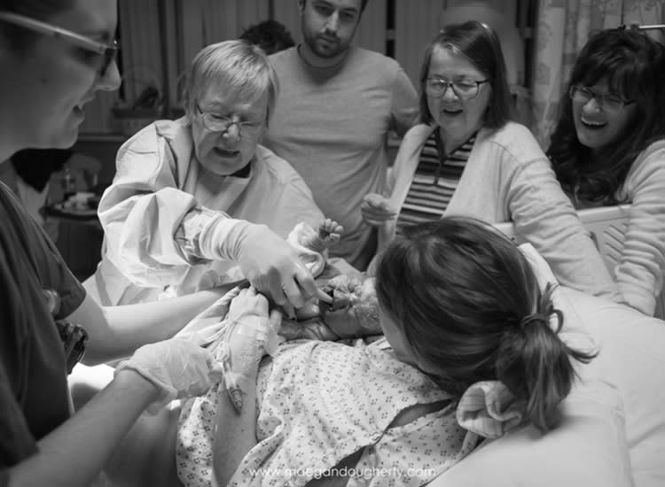 Birth Photographer Captures Mom Breastfeeding During Labor