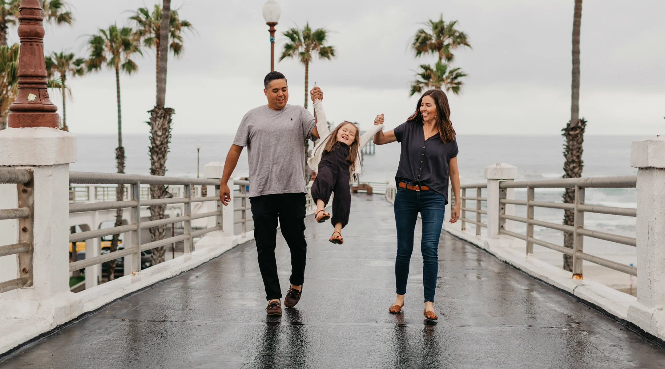 taking photos with your kids on vacation in san diego