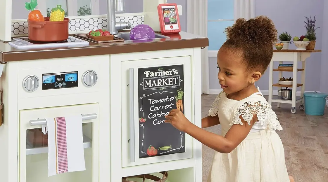 Tiny Kitchen' Videos Cook Up Real Food In Doll-Sized Portions