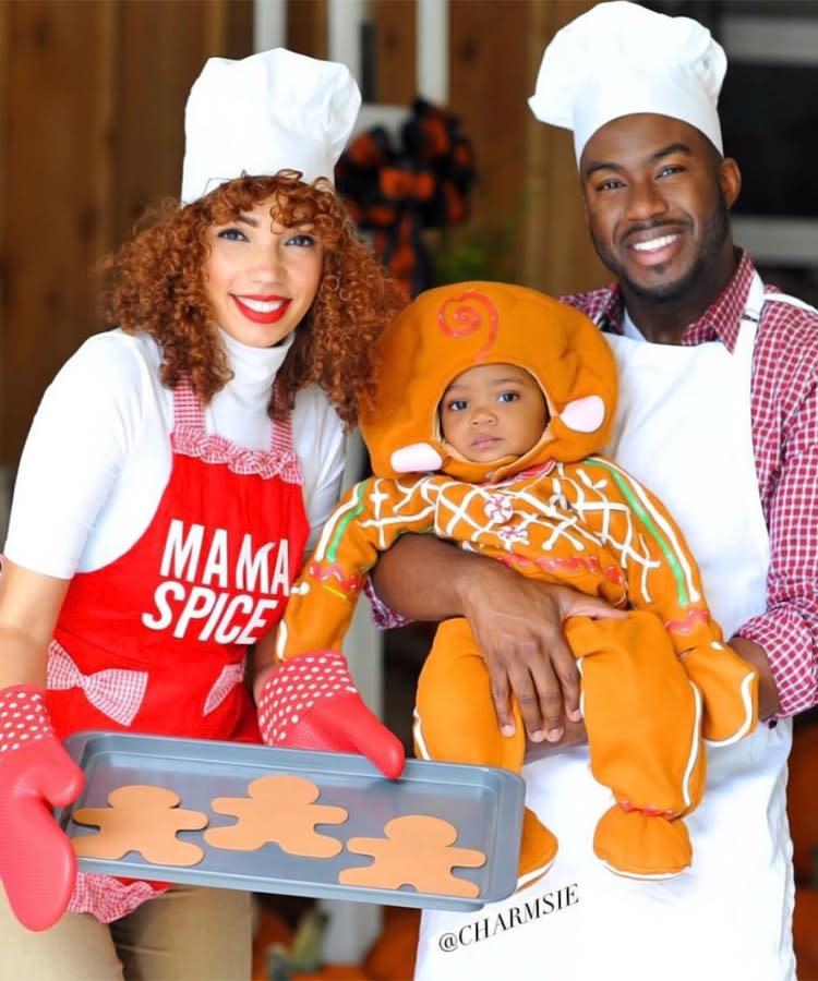 family halloween costume ginger bread man bakers
