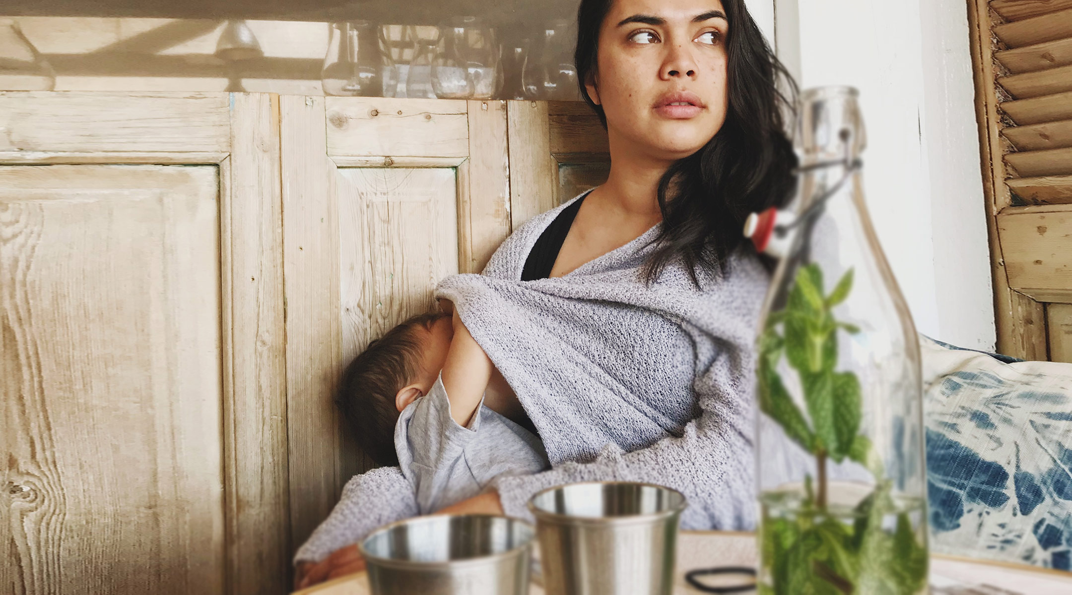 woman breastfeeds her baby at a restaurant