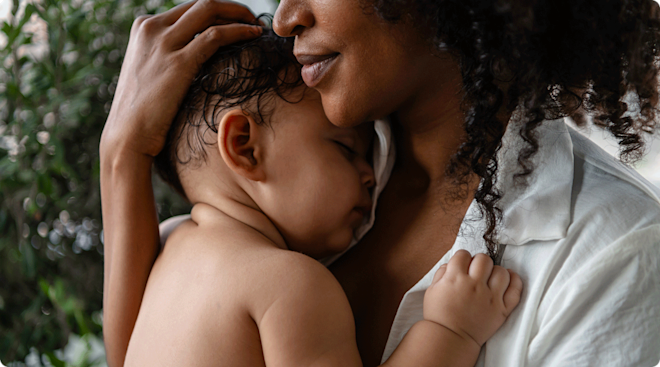 mom bonding with baby, maternal instinct