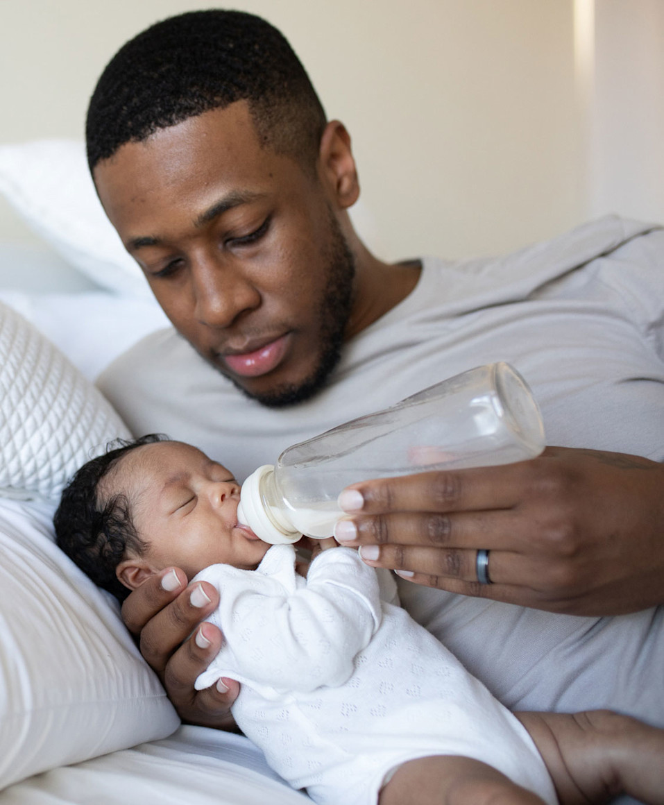 Dad bottle best sale feeding baby