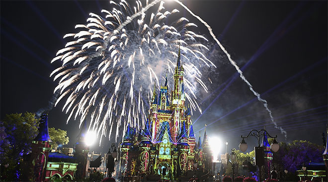 fireworks at disney's magic kingdom castle