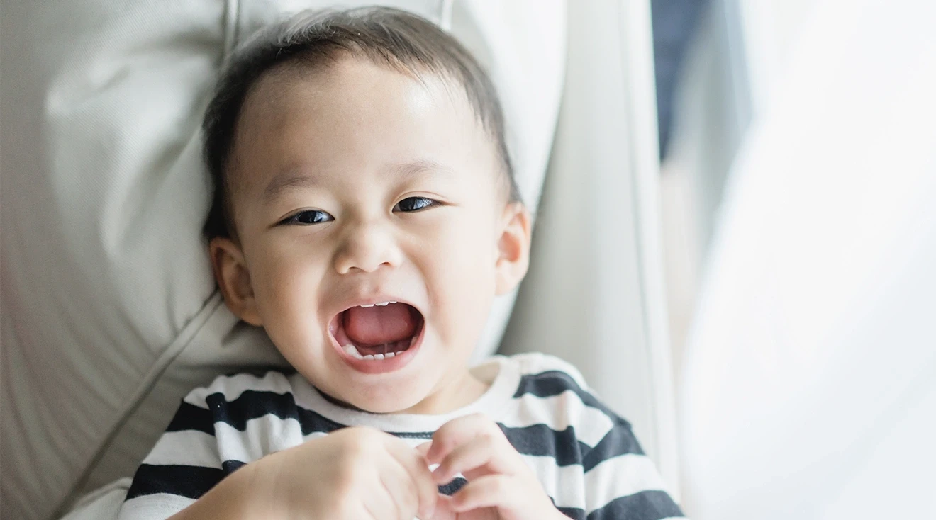 2 year old with mouth open